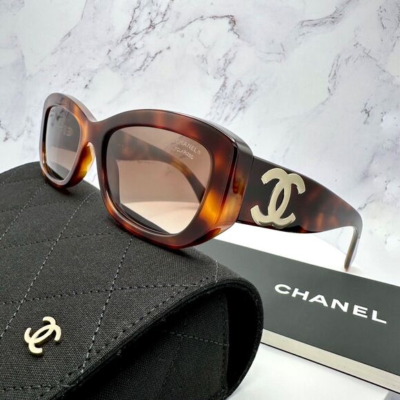 New CHANEL Sunglasses - Picture 6 of 16